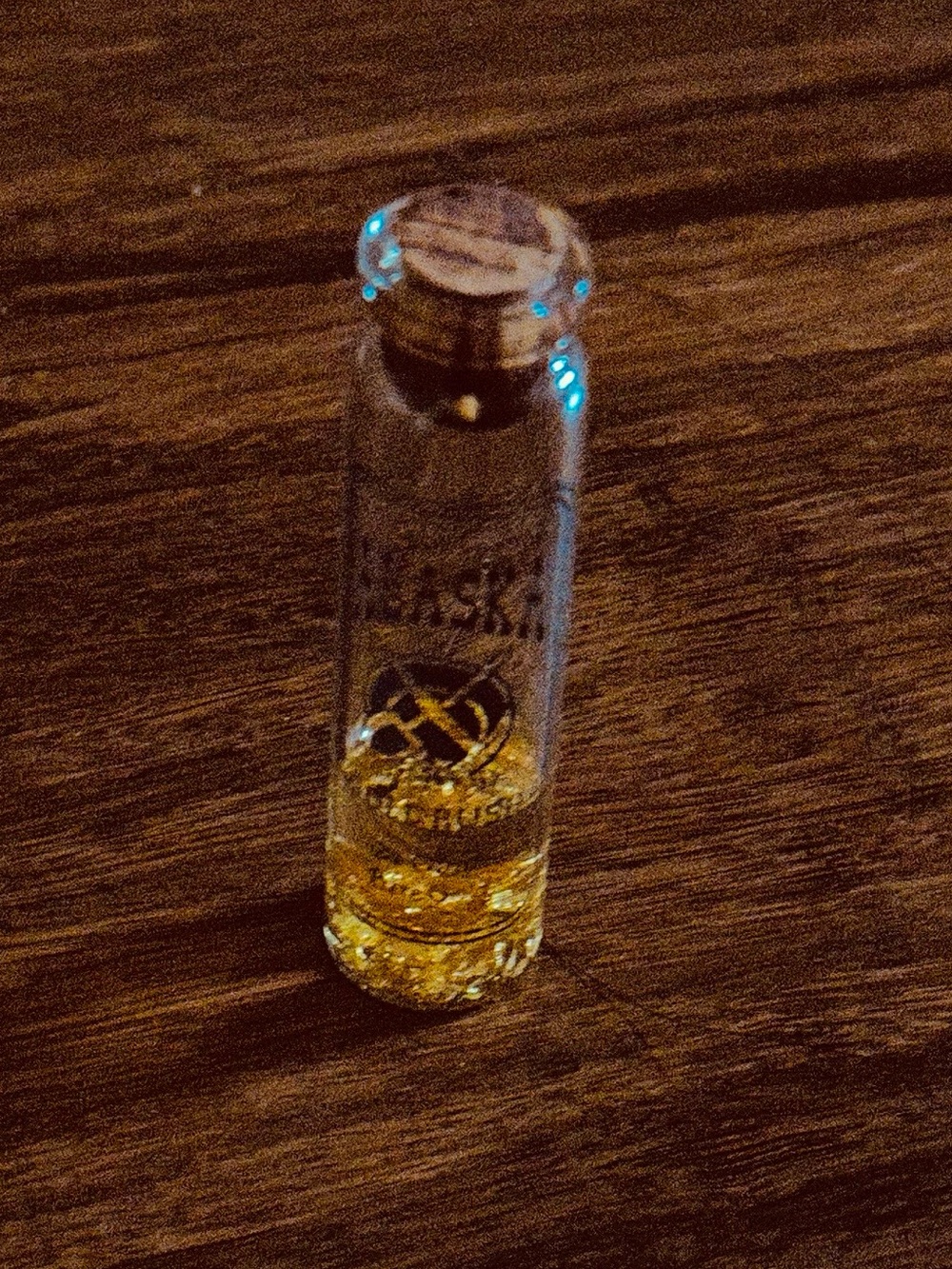 VTG Alaska Gold Rush 24 Carat Pure Gold Flake Glass Vial Souvenir Travel Bottle - Picture 4 of 9